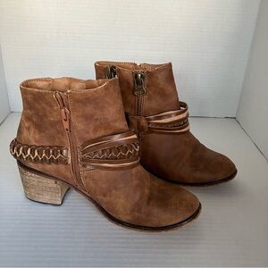 Blazin Roxx Tan Ankle Boots with zipper and Braided Detail
